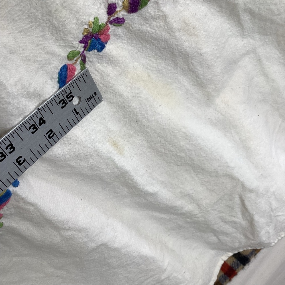 White embroidered Mexican Hispanic huipil dress - Picture 8 of 9